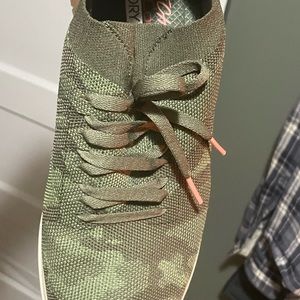 Sketchers size 11 camo super cute worn once asking 30 paid 65